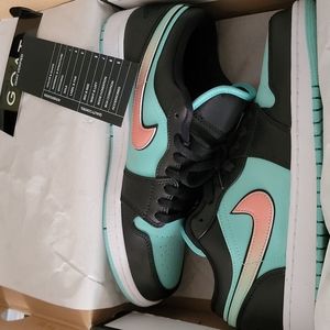 Air Jordan 1 low tropical twist